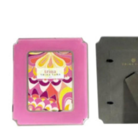 TRINA TURK Pink Trim Scalloped photo Frame 5" X 7" - Picture 3 of 5